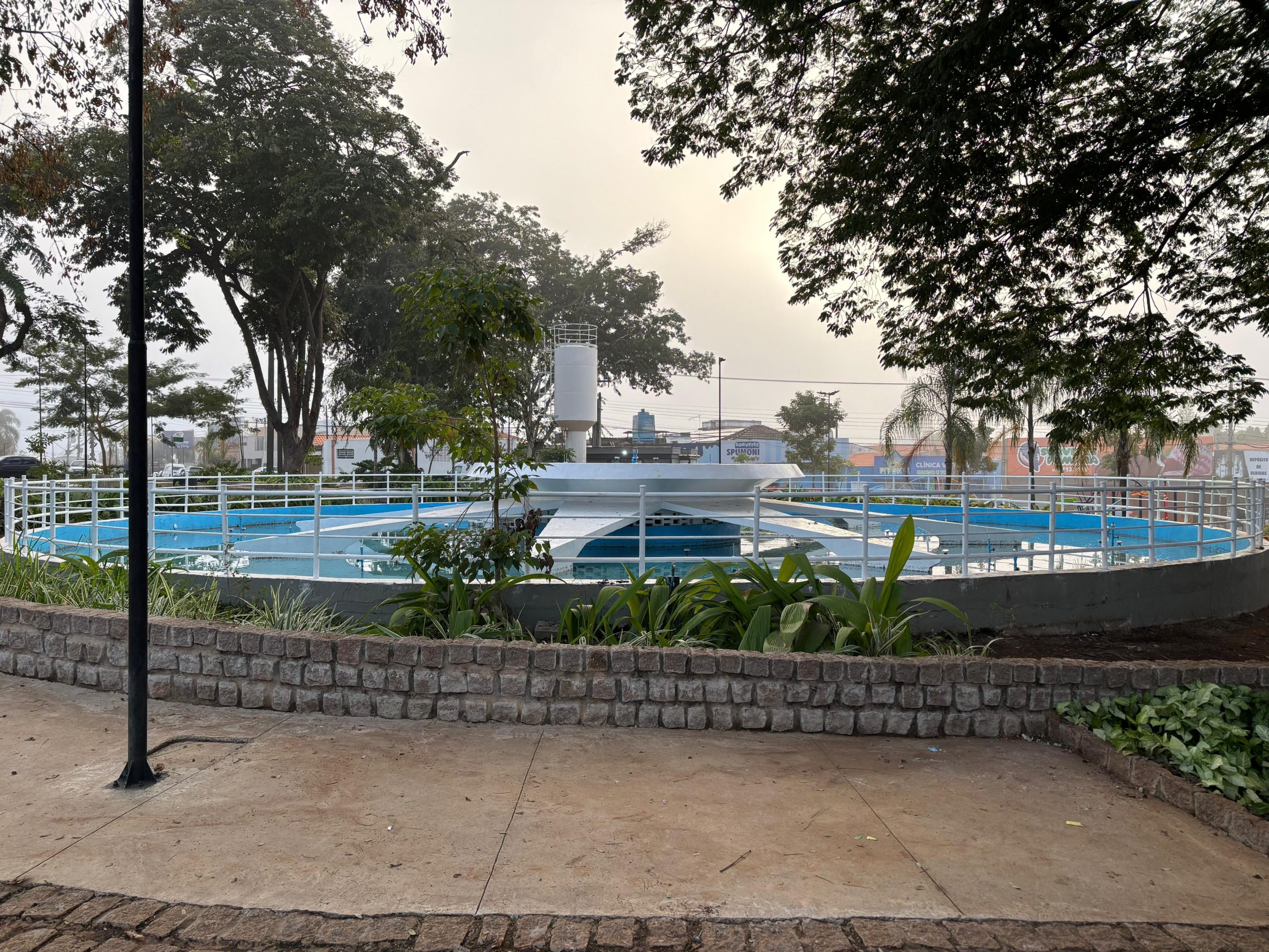 Fonte da Praça Maria Buzolin volta a funcionar após anos de espera em Limeira