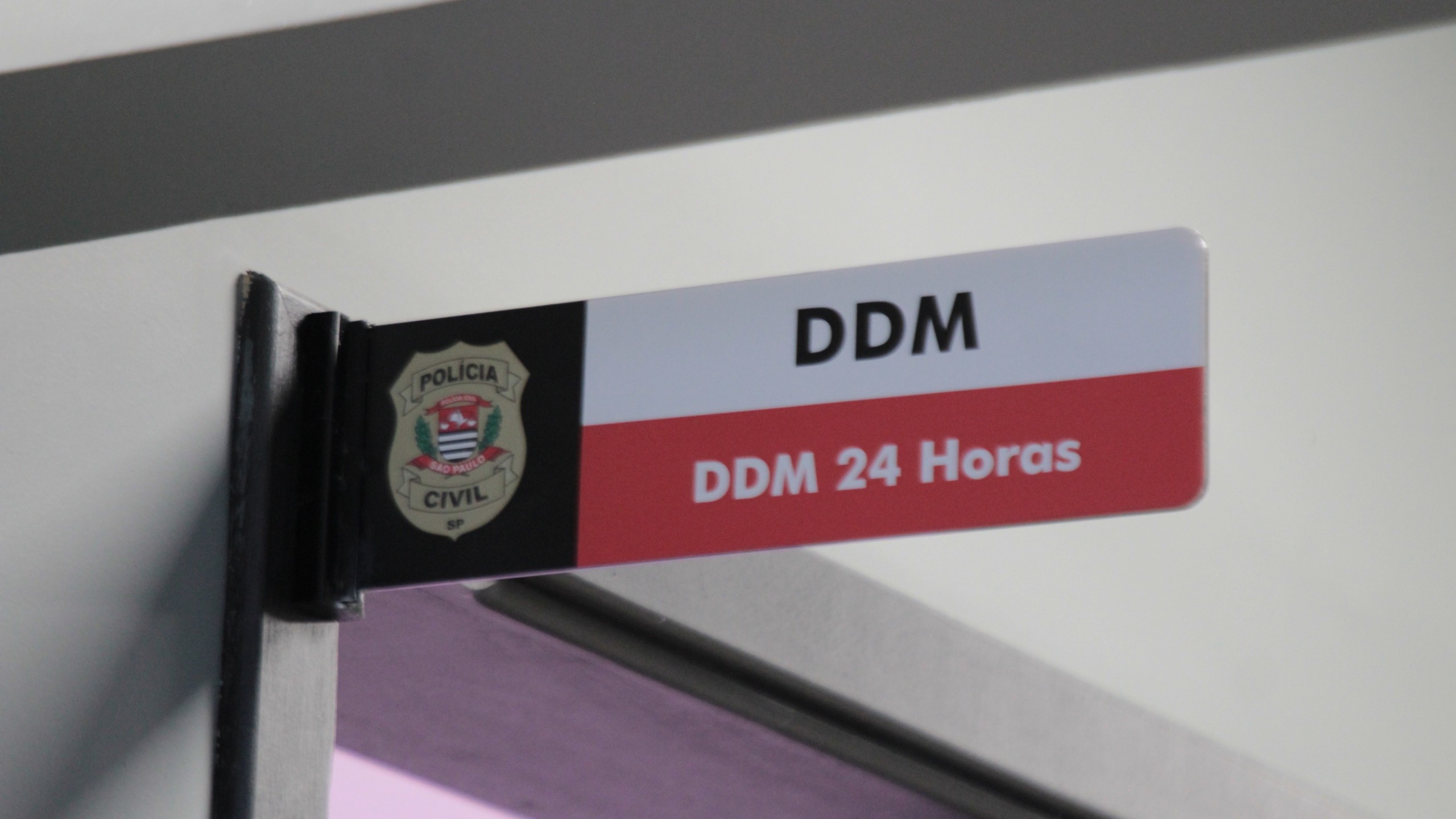 Governo de SP reclassifica Delegacias da Mulher para fortalecer o combate à violência de gênero