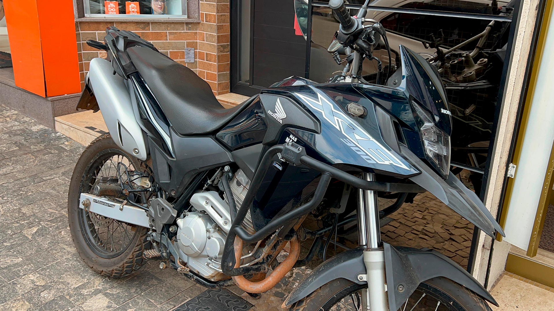 Joalheria é assaltada no Centro de Limeira e PM prende um homem