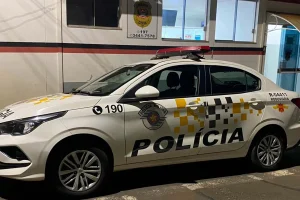 Jovem é preso após colisão com viatura da PM na Rodovia Anhanguera