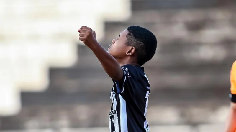 Jovem promessa do futebol de Limeira precisa de ajuda para cirurgia no joelho
