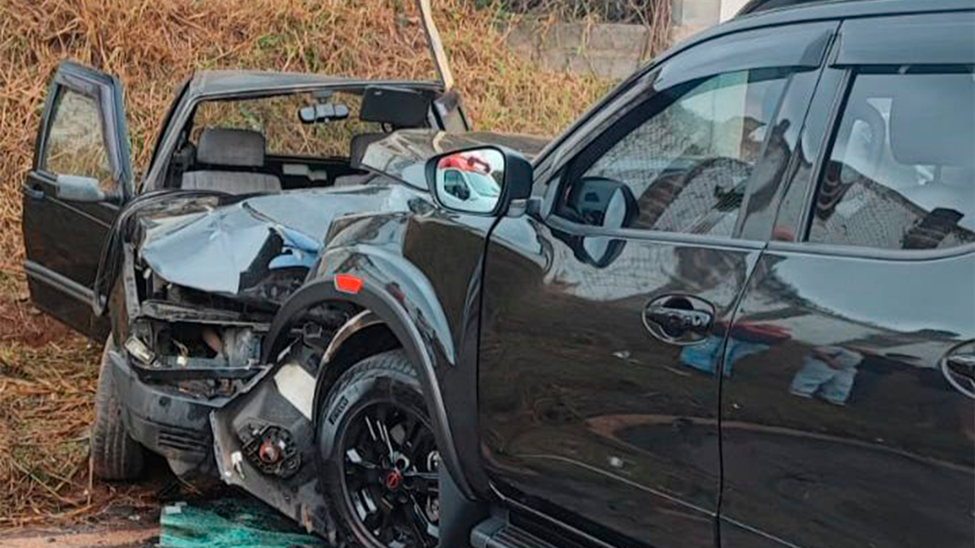 Motorista invade contramão e colide frontalmente com veículo na Limeira Artur Nogueira