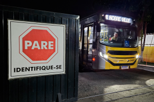 Ônibus operam com 70% da frota na manhã desta terça-feira