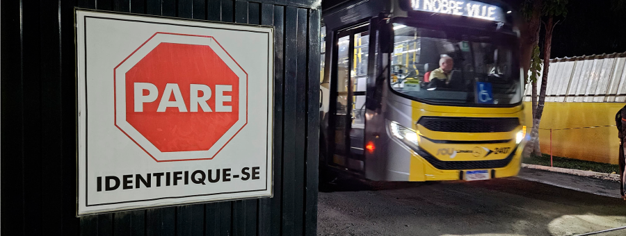 Ônibus operam com 70% da frota na manhã desta terça-feira