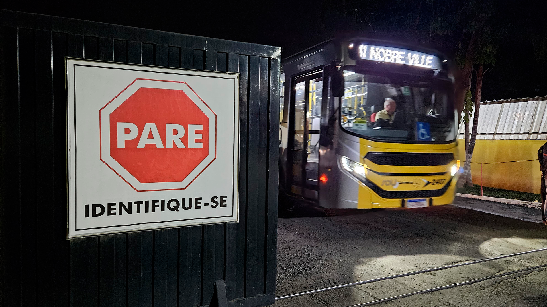 Ônibus operam com 70% da frota na manhã desta terça-feira