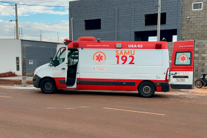 Pintor cai de aproximadamente 8 metros e é socorrido pelo Samu, em Limeira