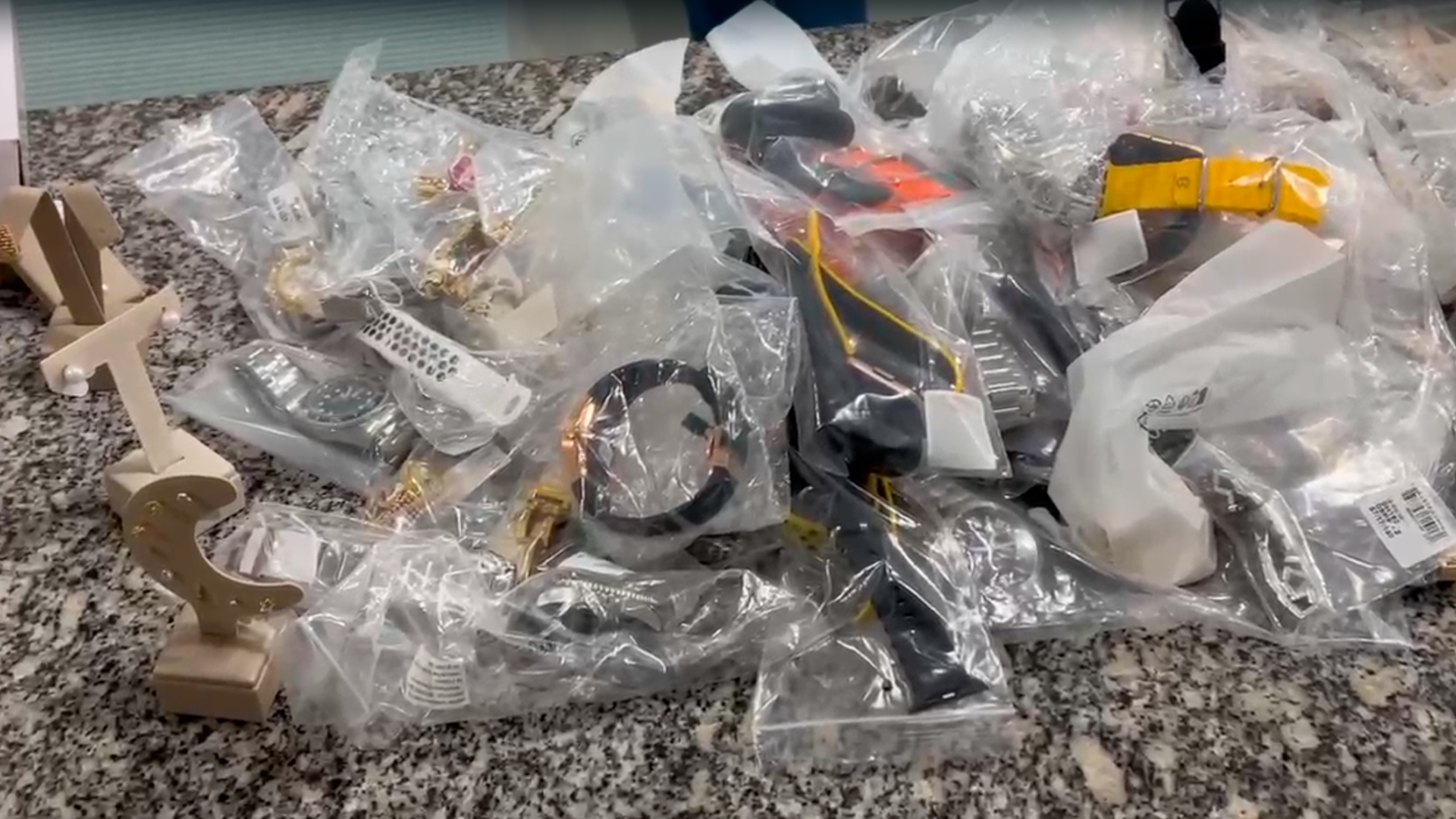 Roubo a joalheira em Limeira: prejuízo seria de 150 mil