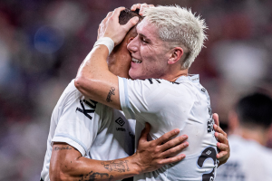 Santos vence o Fortaleza e Corinthians empata com o Grêmio