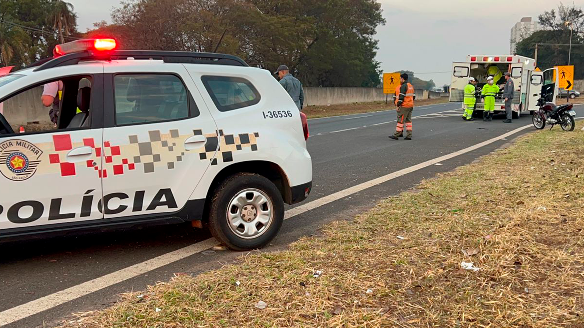 Agente de trânsito atropela cachorra e fica ferido na Limeira-Piracicaba