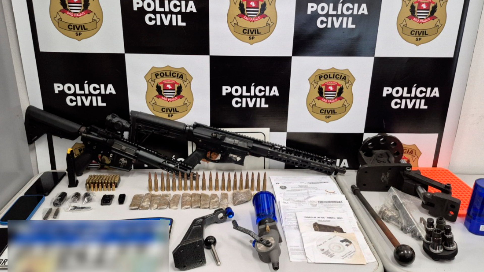 Armeiro de facção criminosa é preso com 2 fuzis pela Polícia Civil em Santos