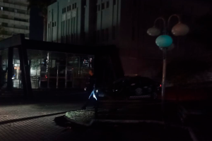 Fiação elétrica é furtada e deixa parte da Praça Toledo de Barros sem iluminação