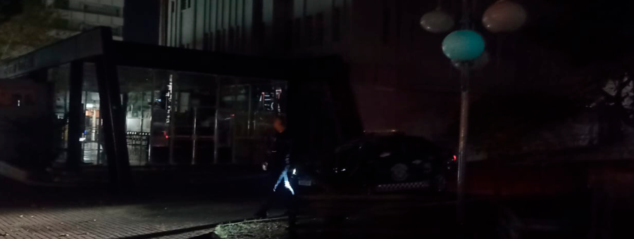 Fiação elétrica é furtada e deixa parte da Praça Toledo de Barros sem iluminação