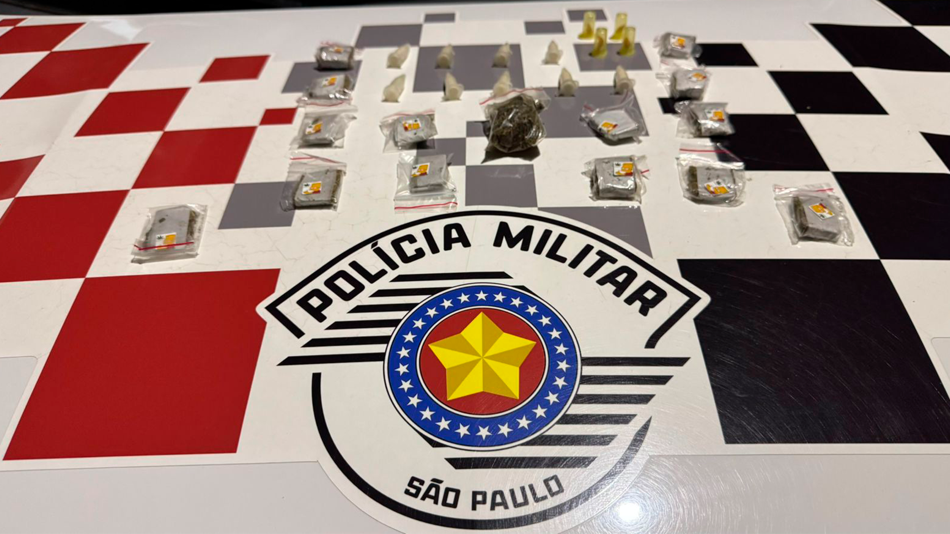 Jovem é preso vendendo drogas próximo a escola em Iracemápolis