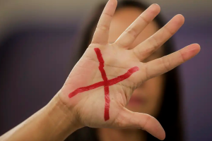 Mortes intencionais caem 5,4% no país em 2024; feminicídios sobem 19%