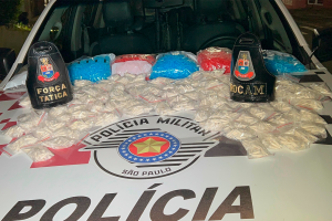 PM localiza carro cofre com mais de 3 mil pinos de cocaína em Limeira; dois homens são presos