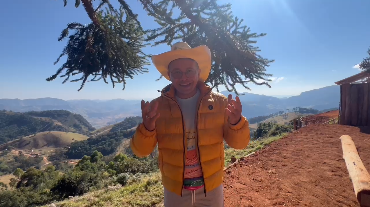 Padre Manoá faz o Caminho da Fé e envia mensagem especial direto da Serra da Luminosa