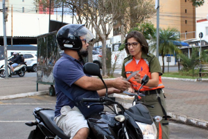 Prefeitura distribui antenas corta-pipa em ação educativa voltada a motociclistas nesta terça-feira