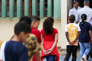 TJ-SP suspende contratação de policiais aposentados para escolas cívico-militares em SP