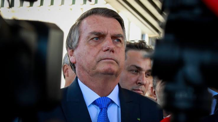 Bolsonaro nega tentativa de fuga e pede revogação da prisão domiciliar