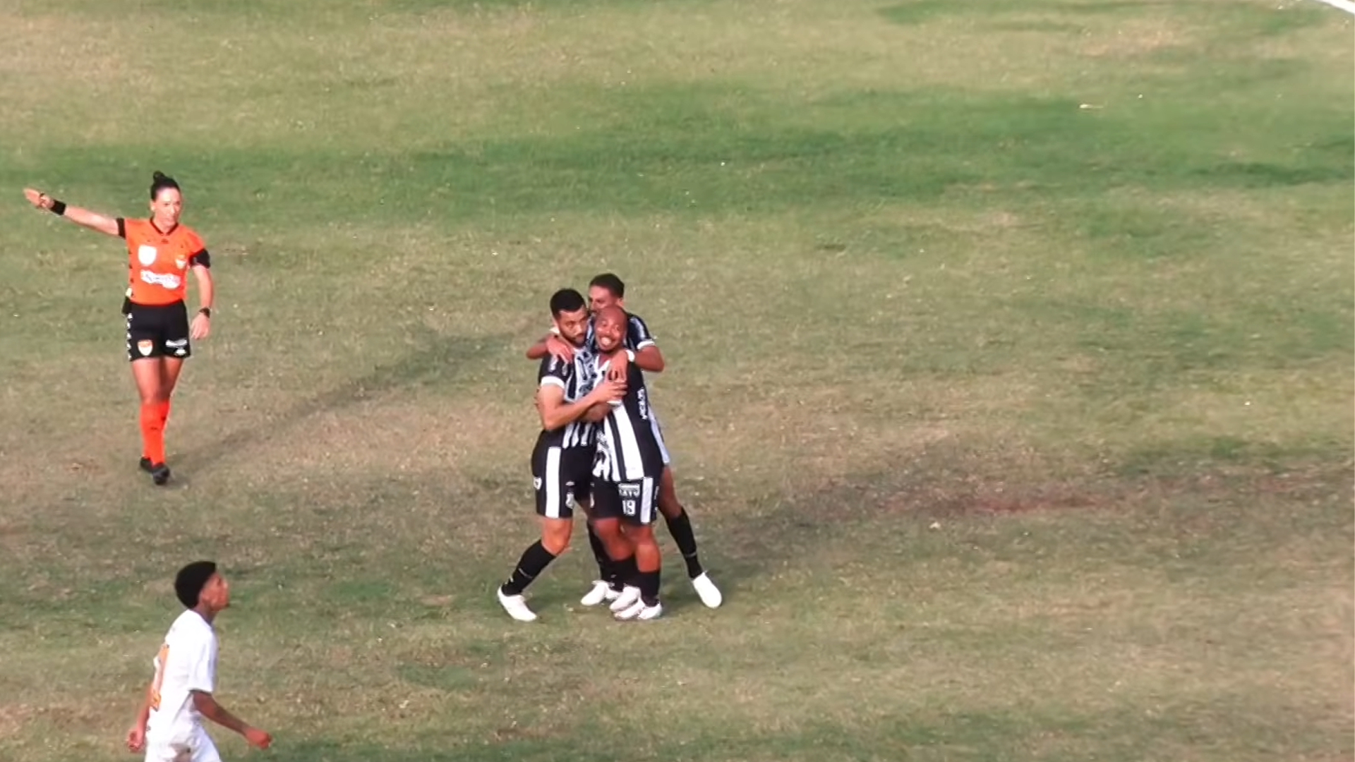 Com gol nos acréscimos, Inter vence Comercial no Limeirão