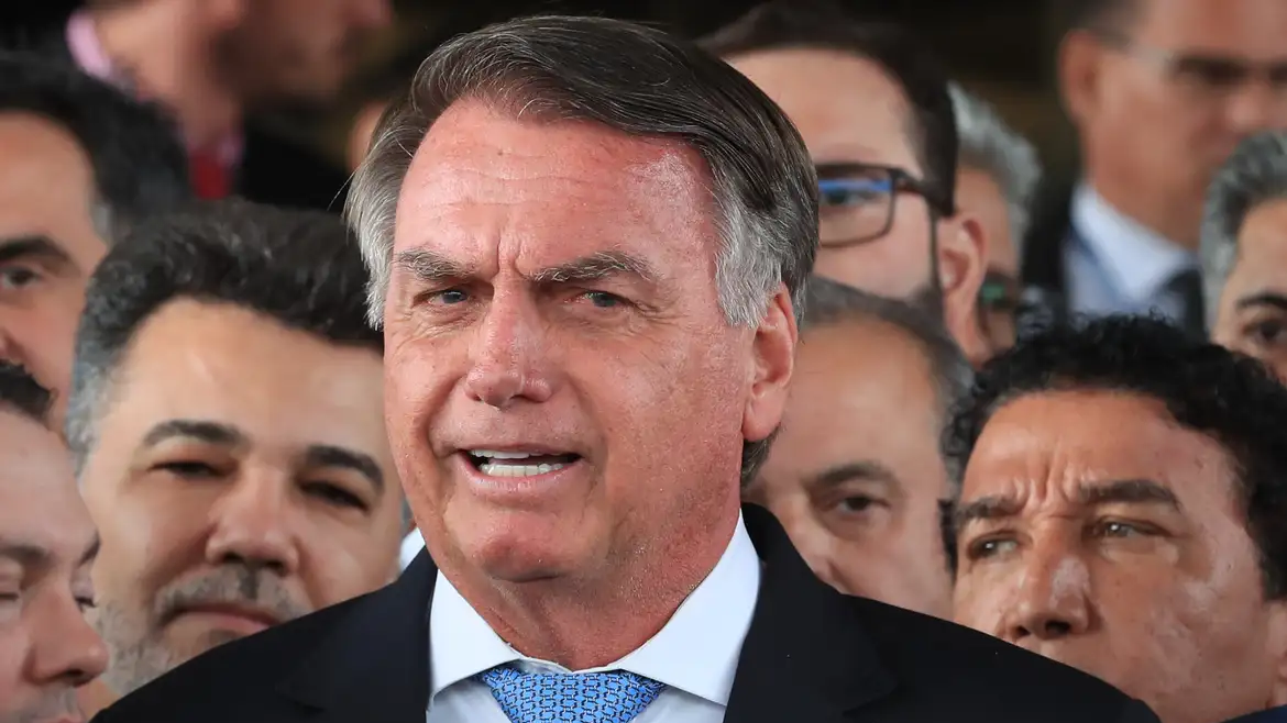 Exames de Bolsonaro indicam resquícios de inflamações pulmonares