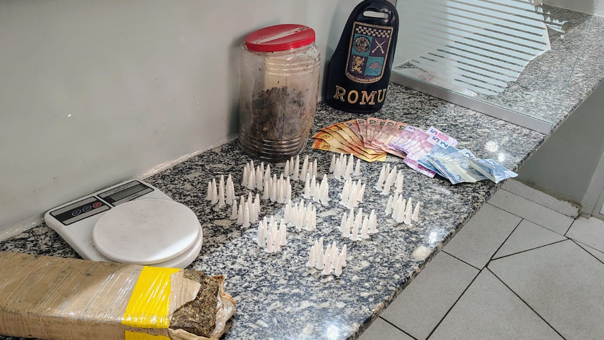 Homem é preso com drogas após resistir à abordagem no Profilurb, em Limeira