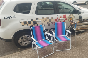 Homem é preso furtando cadeiras de praia e churrasqueira de residência em Limeira