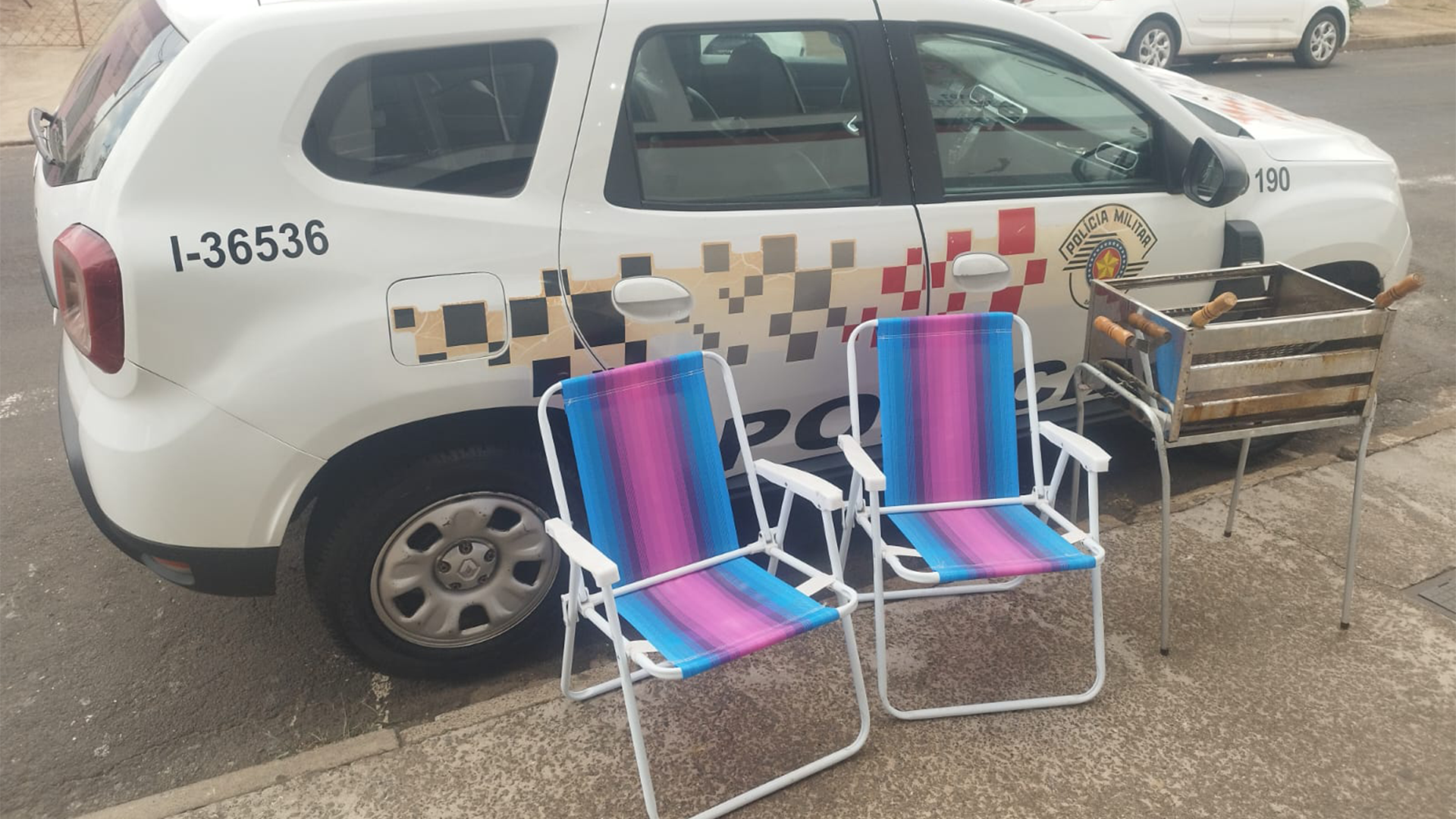 Homem é preso furtando cadeiras de praia e churrasqueira de residência em Limeira