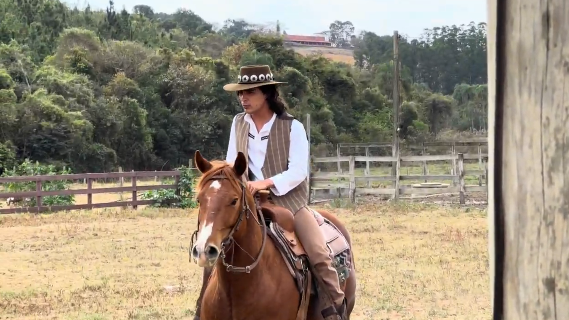 Limeira vira cenário de novo clipe de Vitor Cadorini