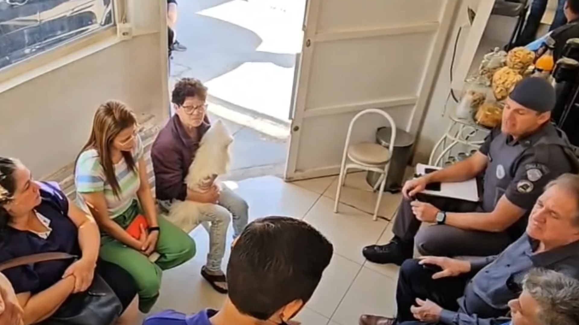 Moradores do Jd. Vista Alegre cobram soluções para furtos e insegurança na Rua Pedro Elias