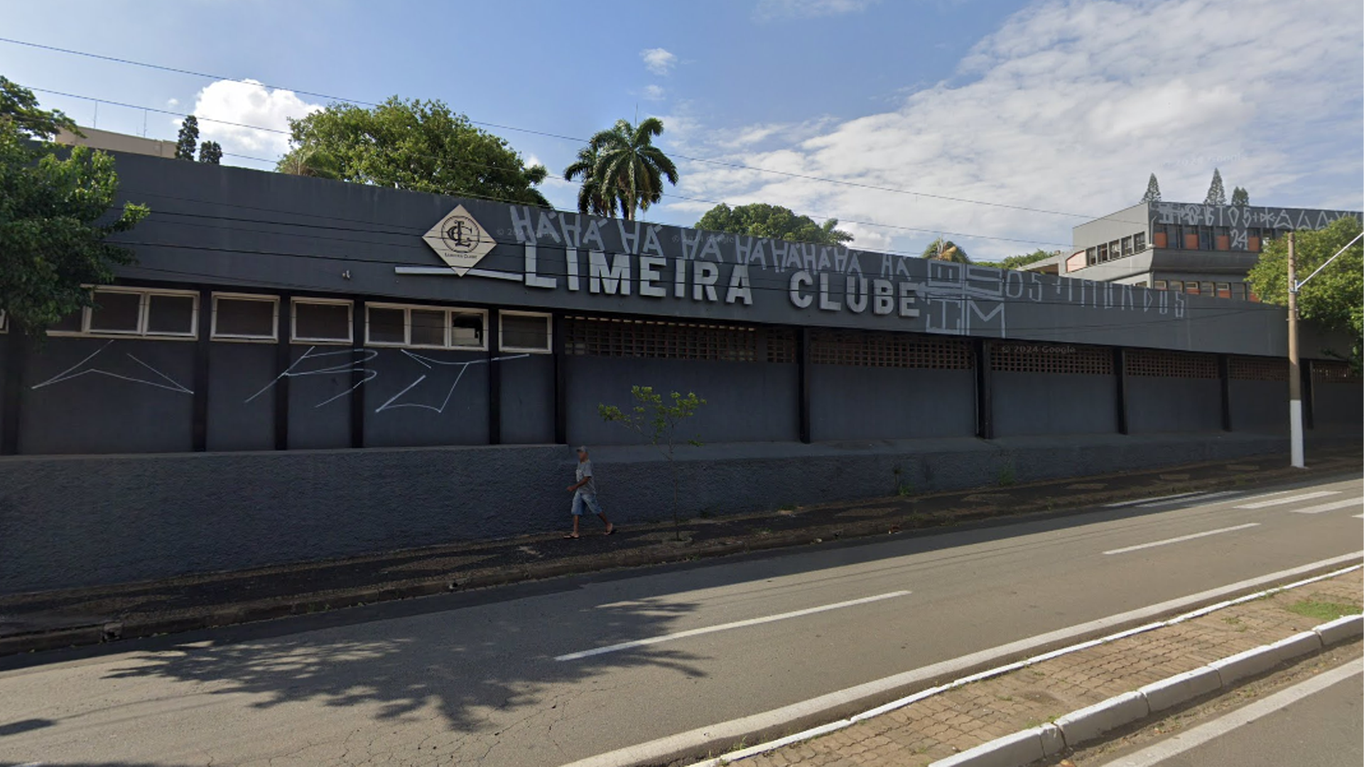 Prefeito sanciona lei que autoriza cessão de área do Limeira Clube ao município