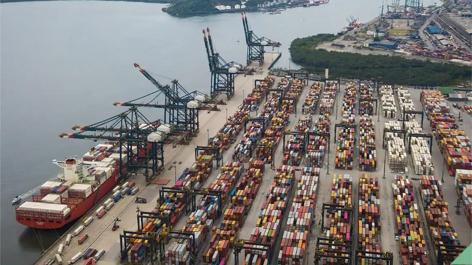 Tarifaço sobre parte de exportações brasileiras entra em vigor hoje