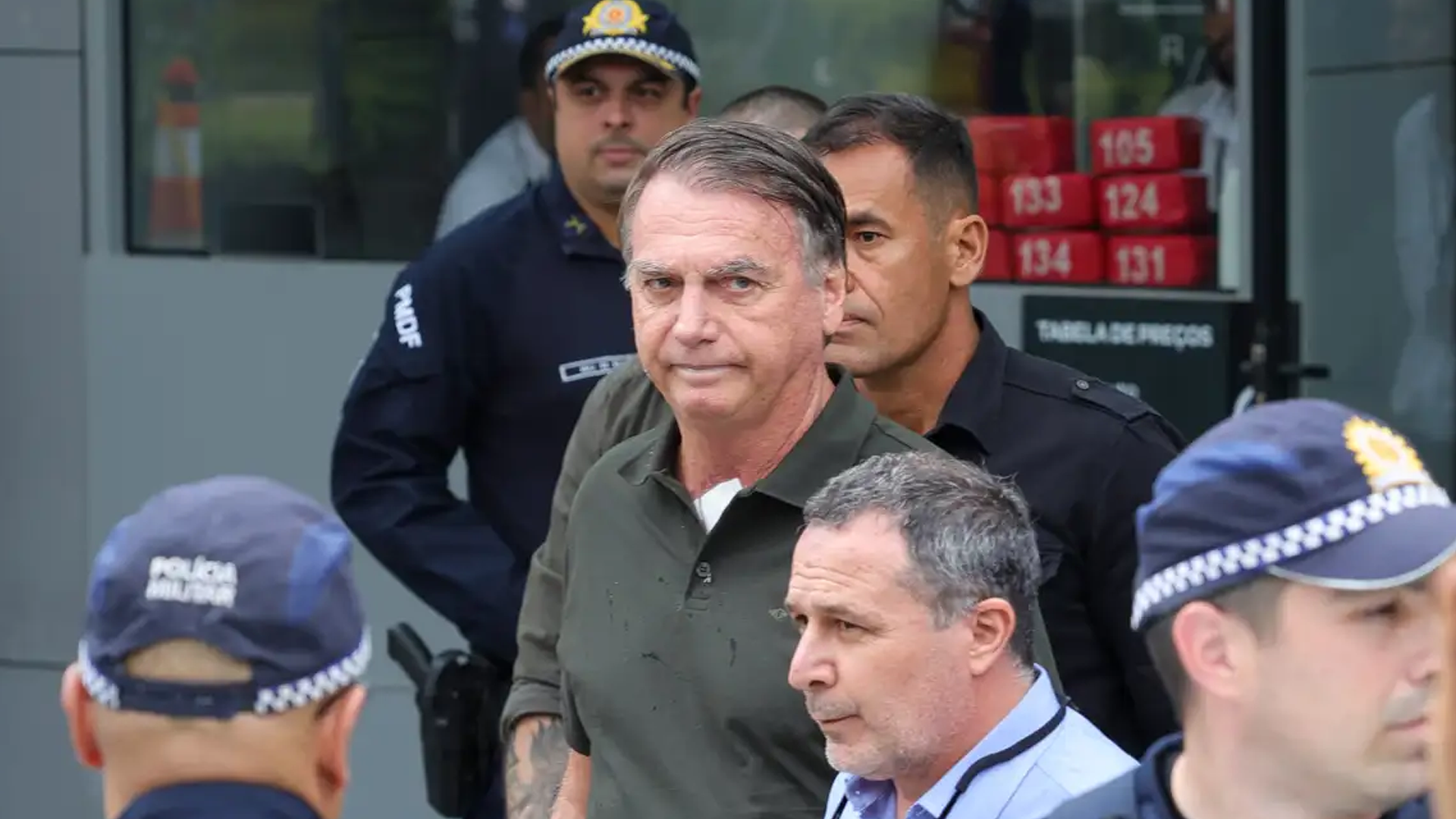 Bolsonaro recebe alta hospitalar; laudo aponta câncer de pele