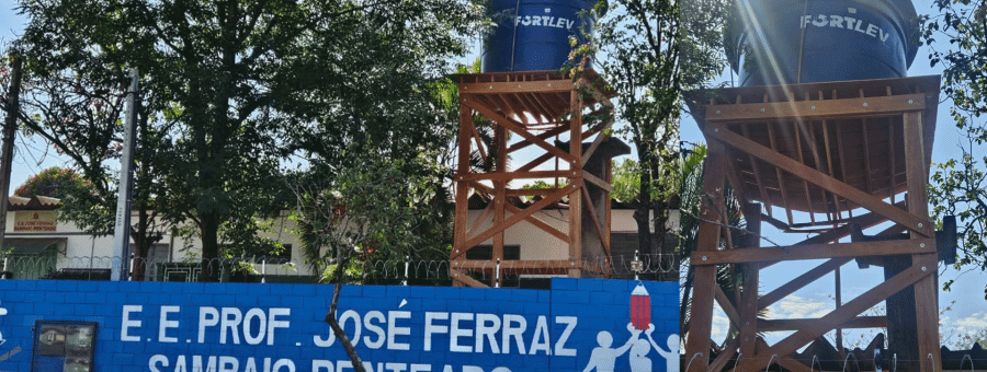 Estrutura que sustenta caixa dágua de escola se rompe e causa risco de desabamento