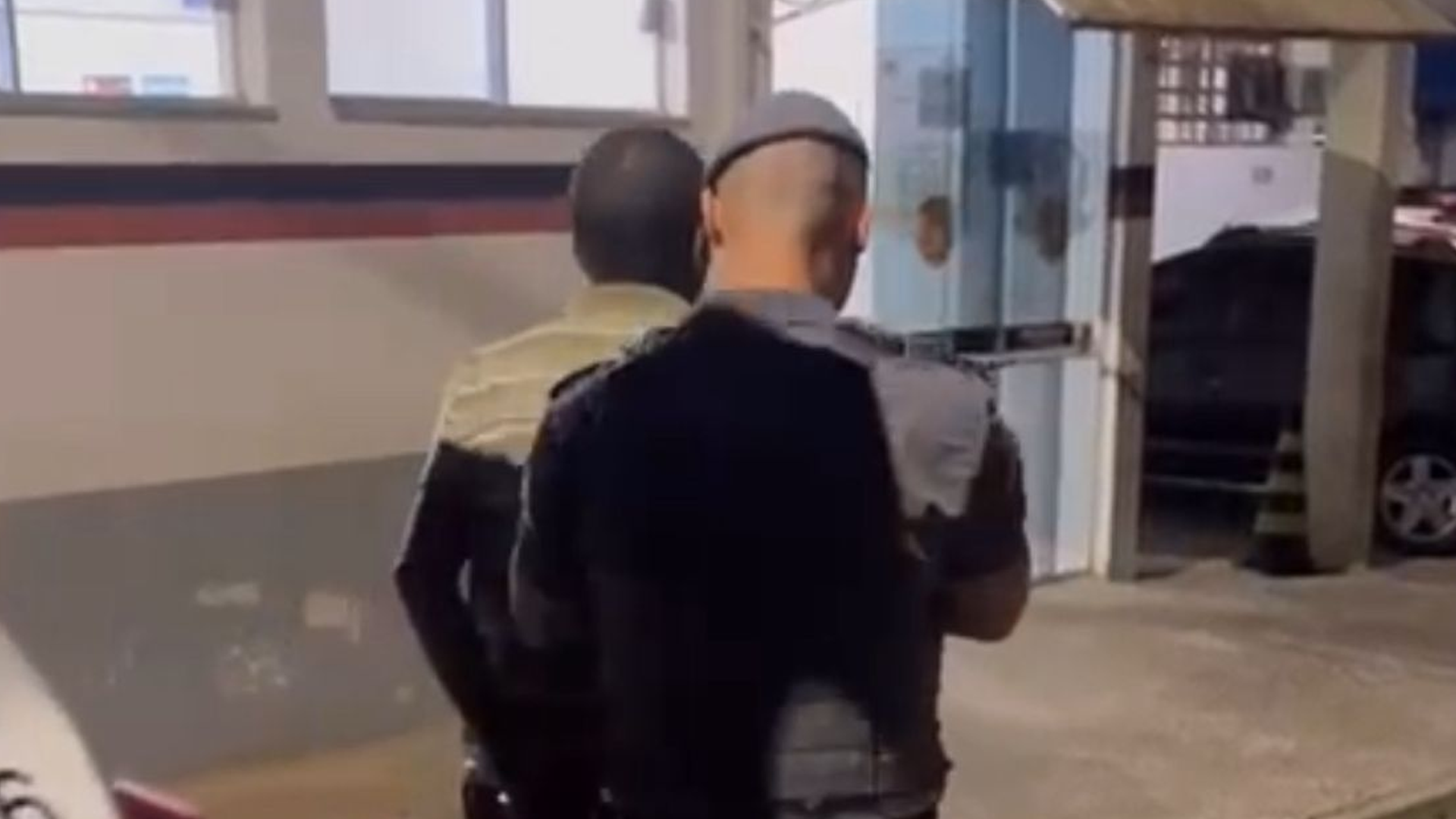 Homem chega embriagado, urina na cama e agride esposa em Limeira