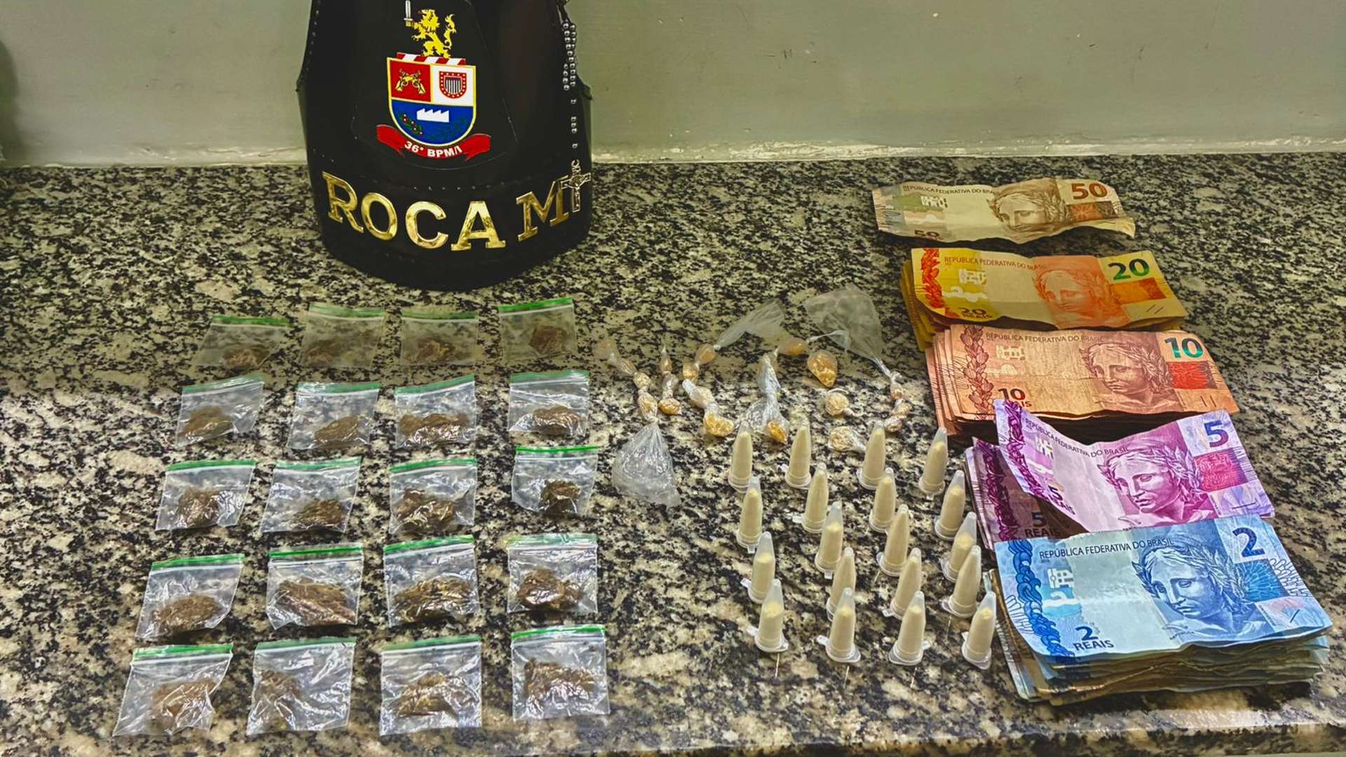 Homem é preso com drogas e dinheiro em área de mata em Limeira