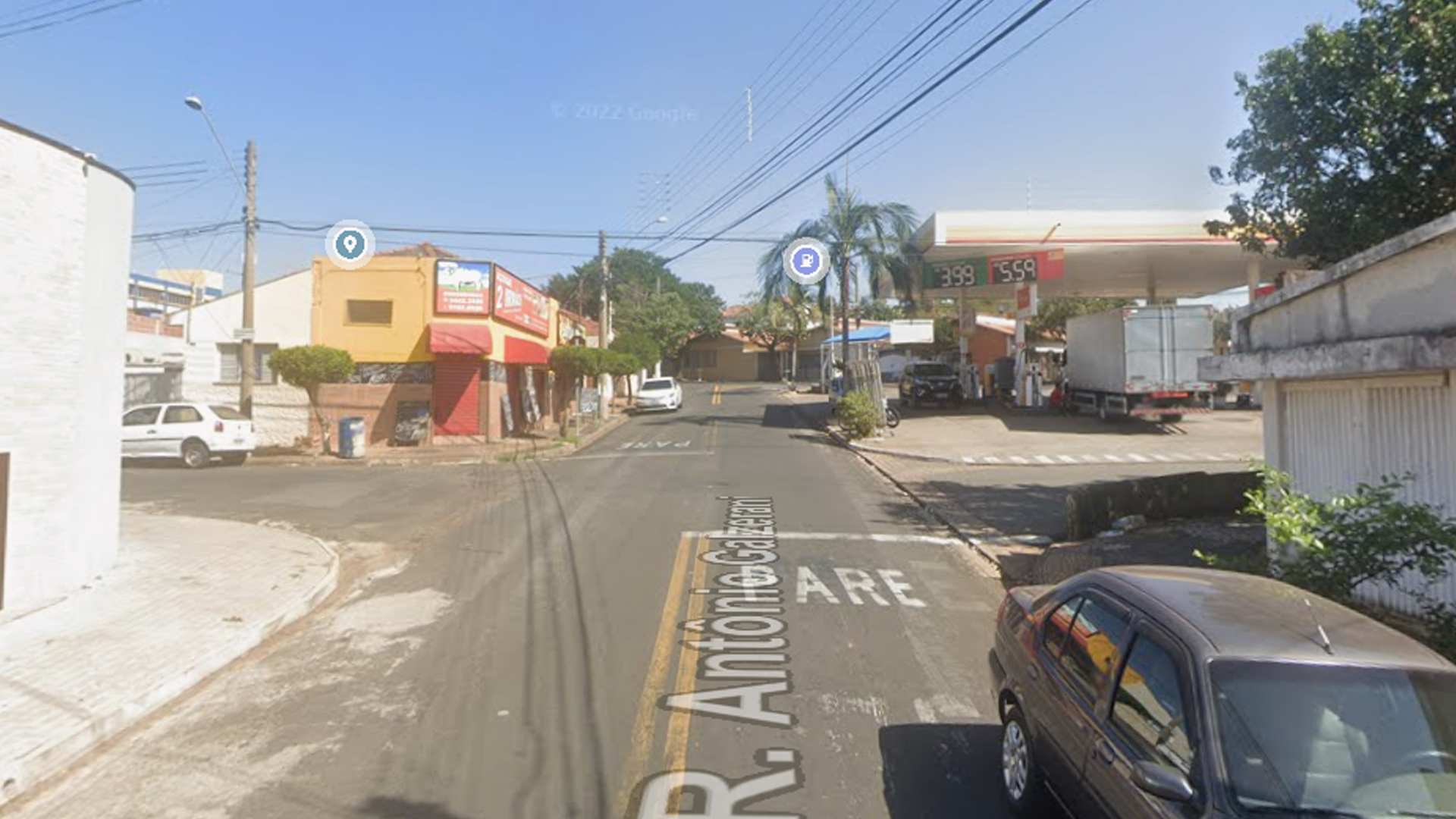 Jovem de 21 anos fica ferida em acidente entre carro e moto em Limeira