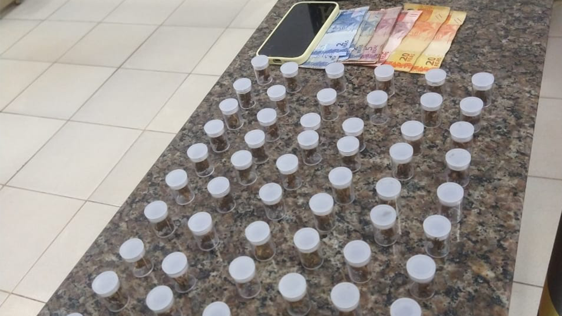 Jovem é preso com 65 porções de maconha em Limeira