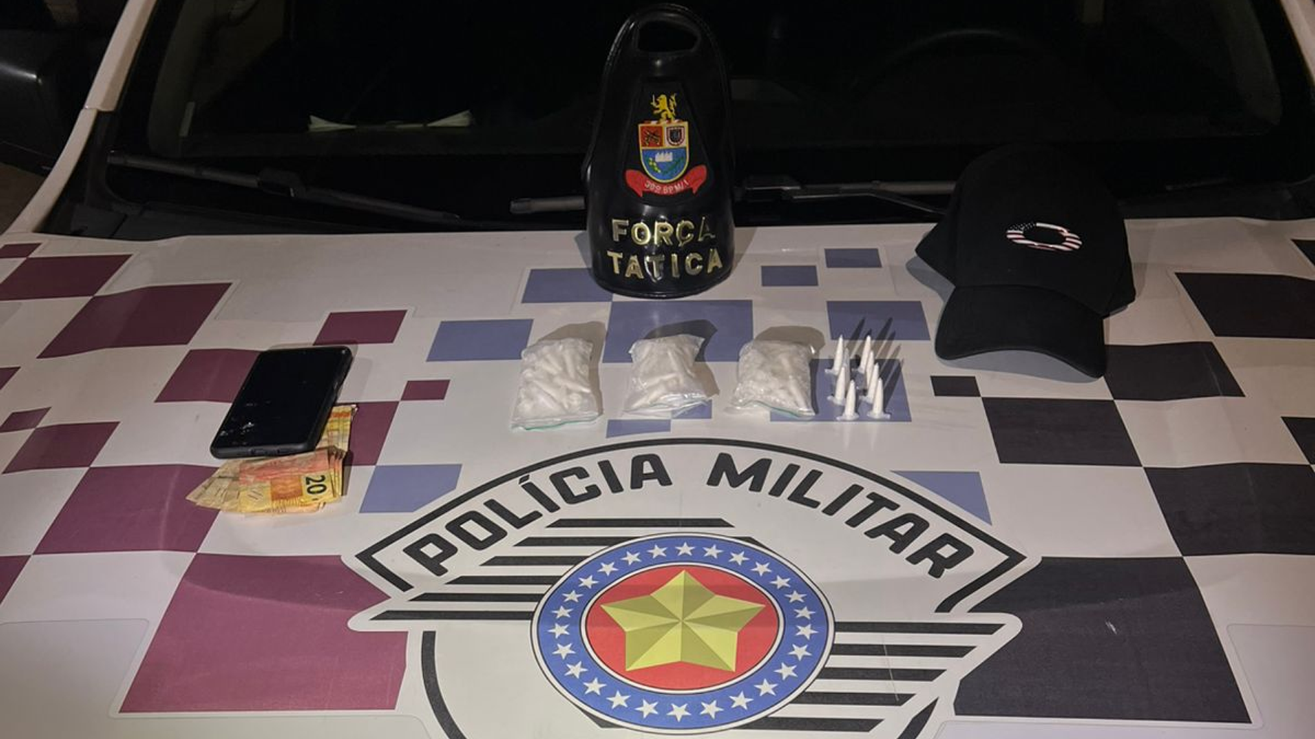 Jovem é preso com dinheiro e porções de cocaína no Parque Hipólito, em Limeira