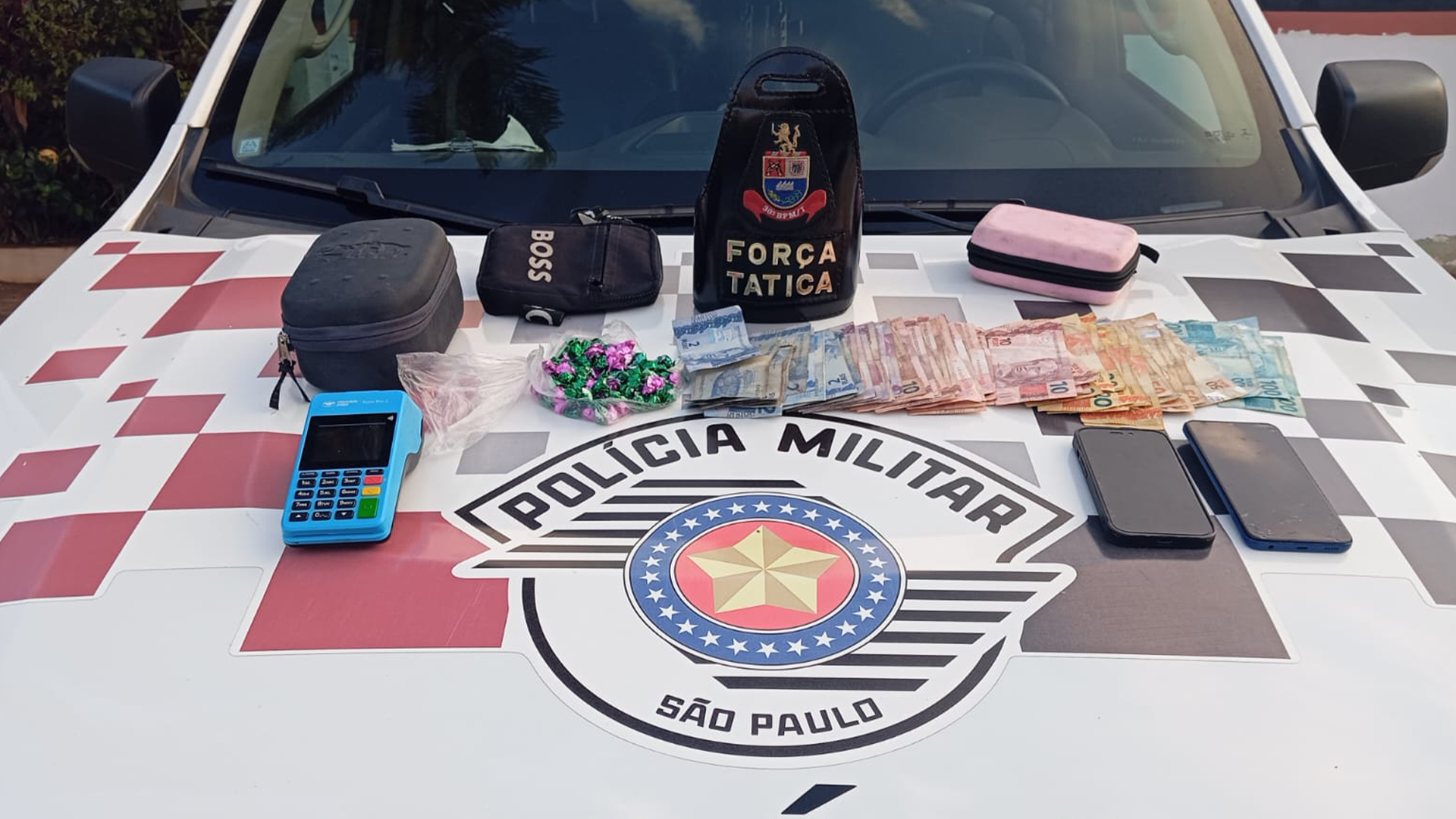Jovem é preso em tabacaria com mais de 100 pedras de crack e R$ 1,5 mil em Limeira