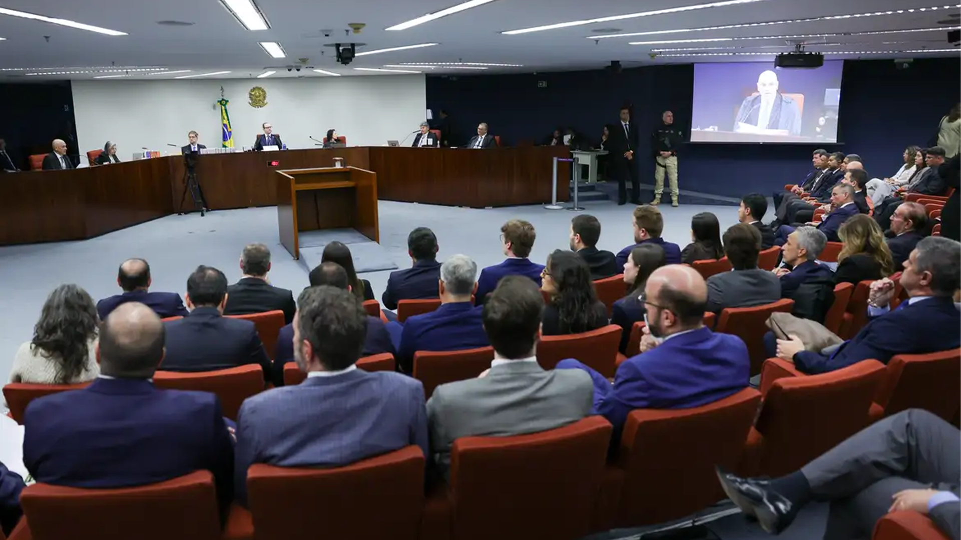 Saiba como foi o primeiro dia do julgamento de Bolsonaro e mais sete réus