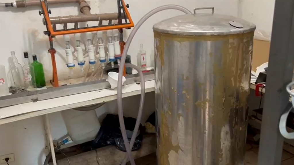 Polícia Civil realiza operação contra falsificação de bebidas em Americana