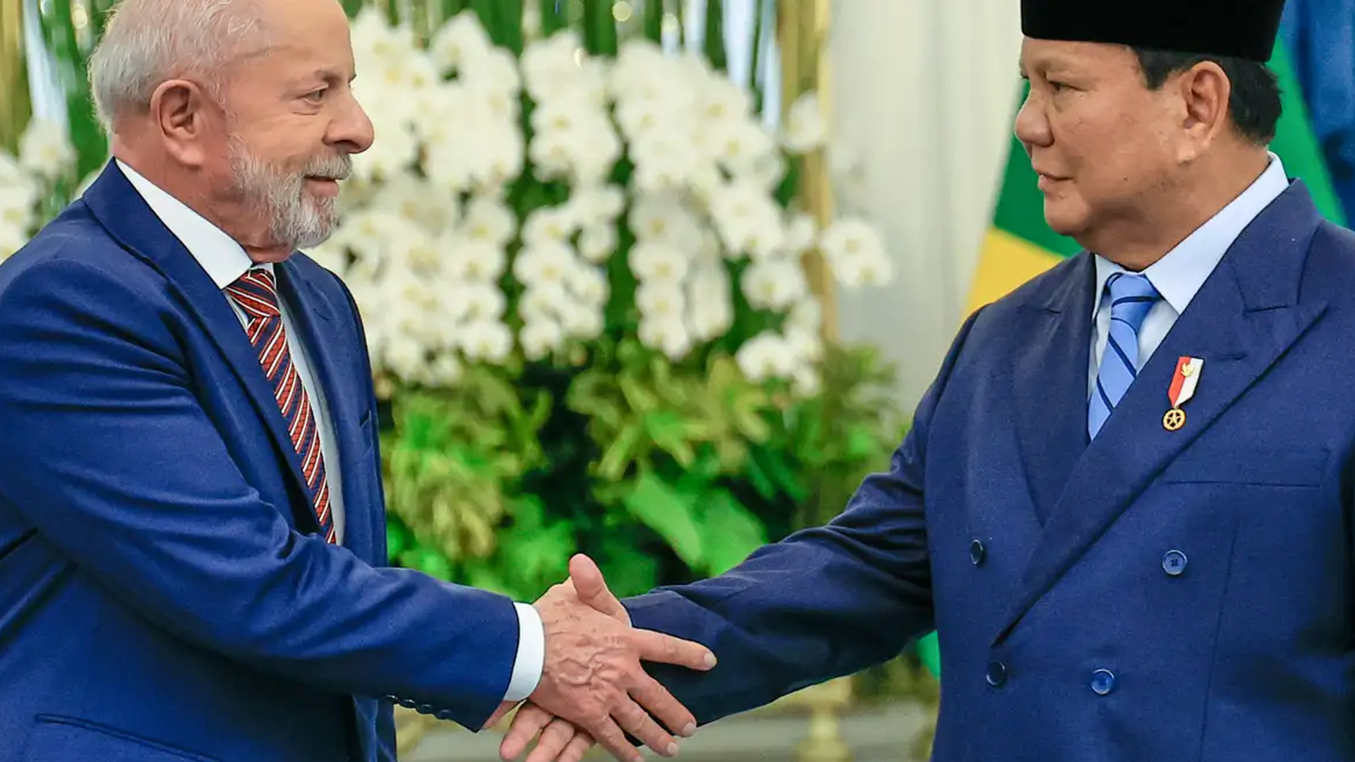 Brasil e Indonésia firmam acordos; Lula confirma candidatura em 2026