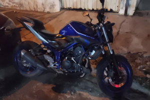 Dupla é detida e adolescente apreendido após furto de moto na Vila Camargo