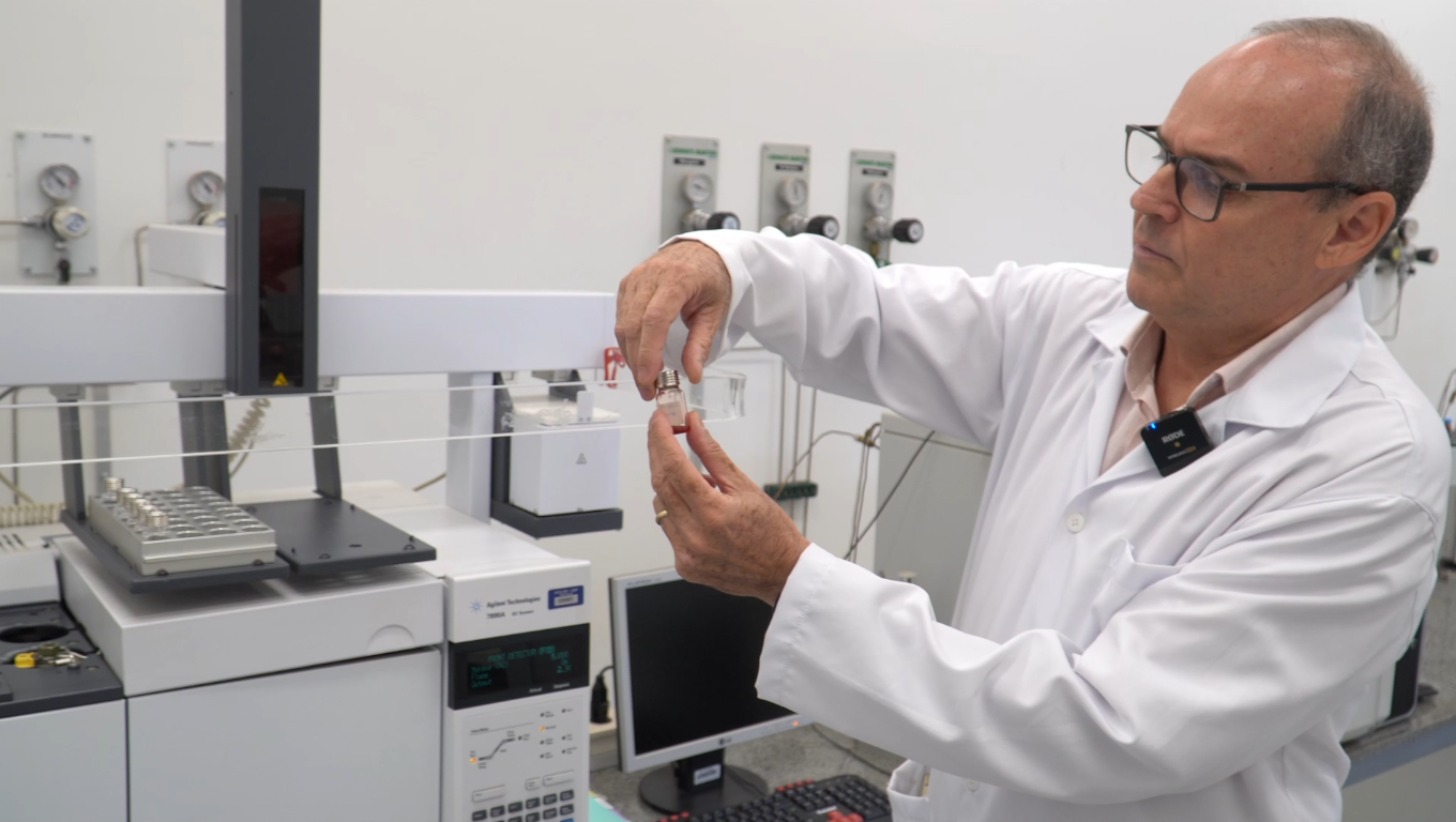 Entenda o passo a passo da análise laboratorial que confirma ou descarta intoxicação por metanol