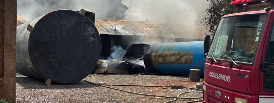 Fábrica de caixas d’água pega fogo às margens da Rodovia Limeira-Iracemápolis