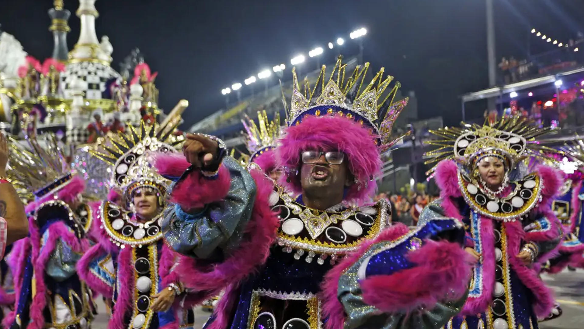 Governo quer transformar escolas de samba em pontos de cultura