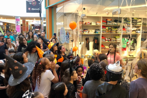 Halloween traz diversão gratuita às crianças no Limeira Shopping