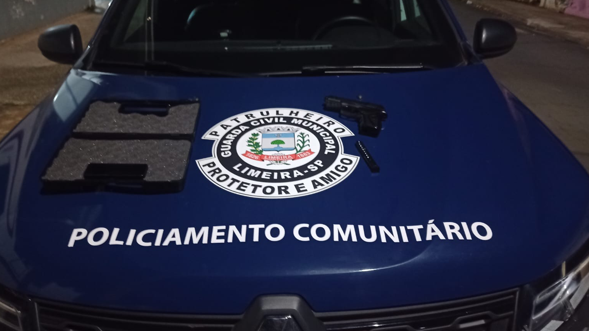 Homem é detido após mostrar arma de airsoft durante desentendimento em condomínio de Limeira