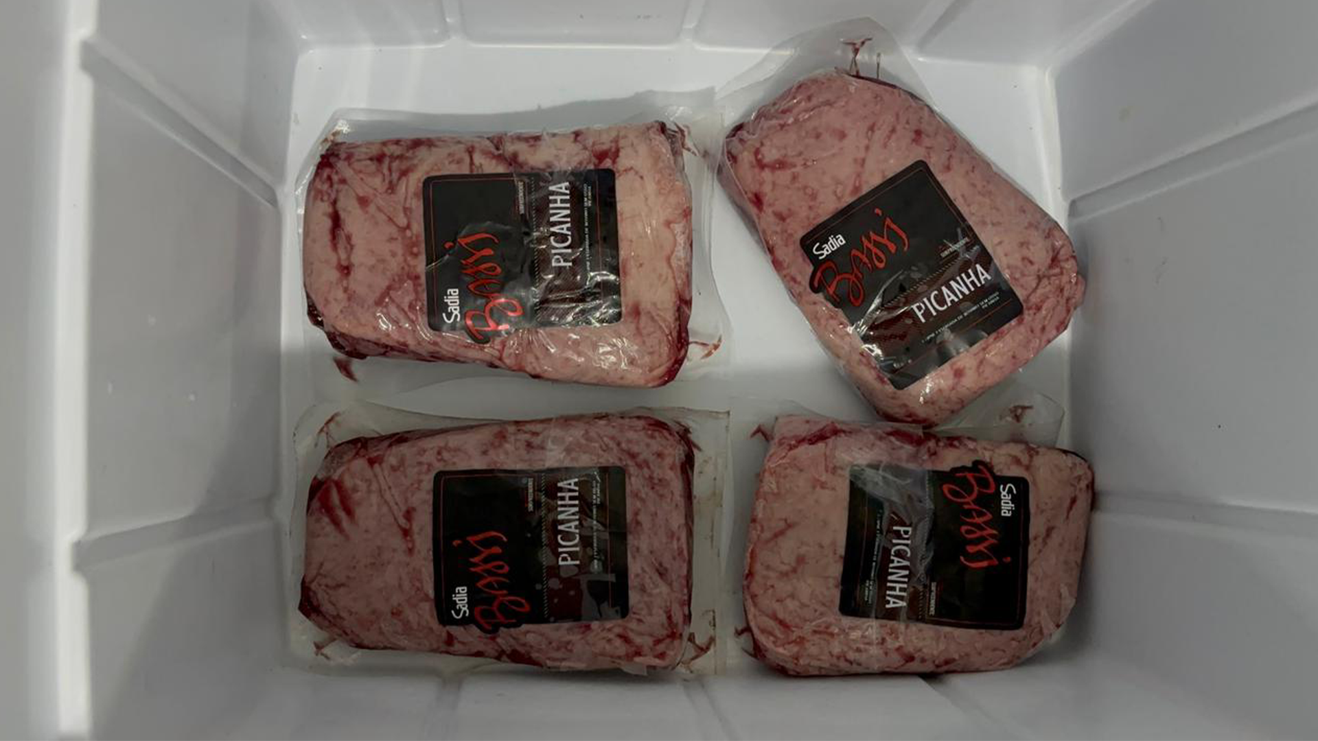 Homem é detido após tentar furtar peças de picanha em supermercado de Limeira